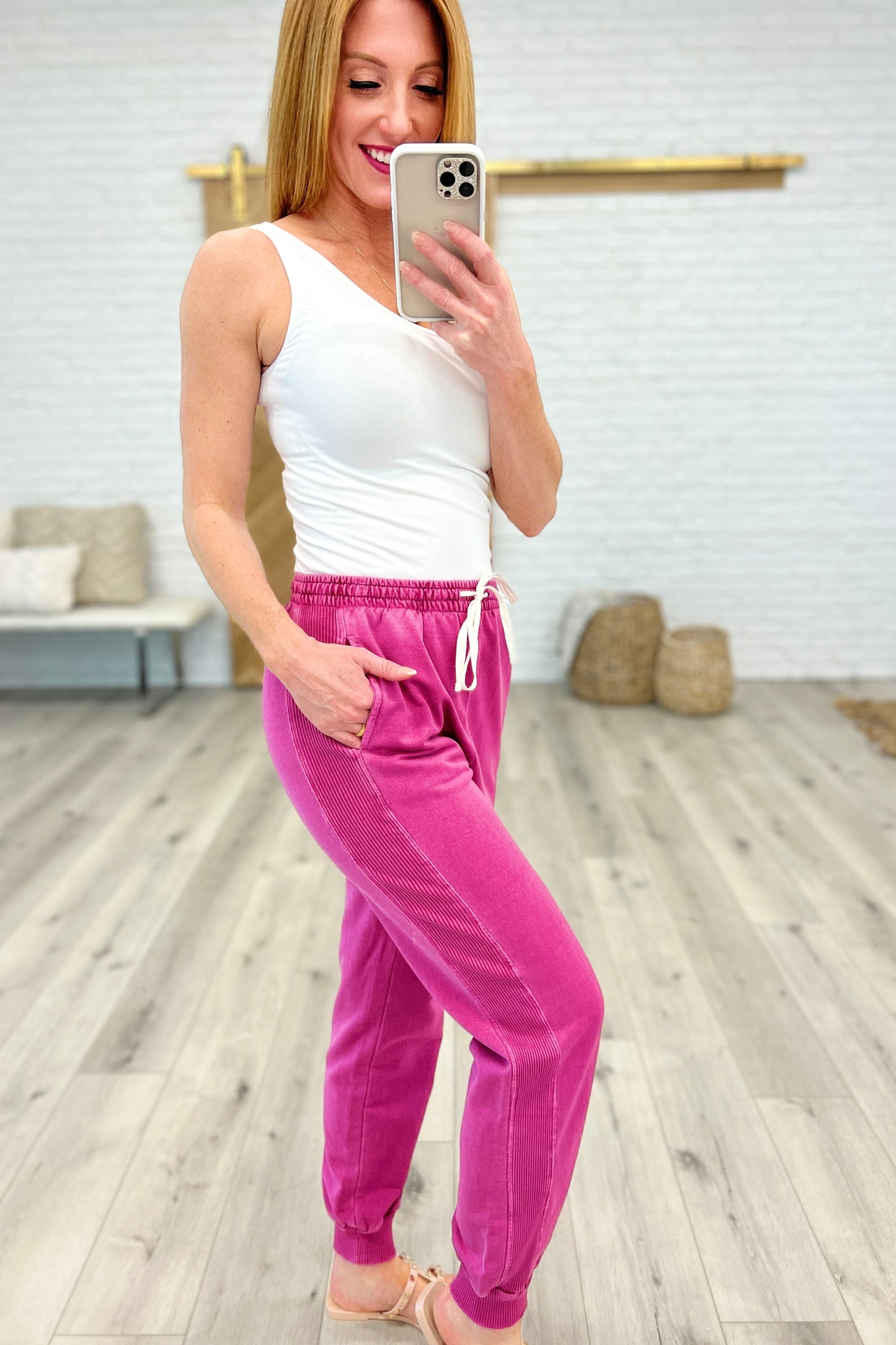 Unconditional Comfort Joggers in Magenta