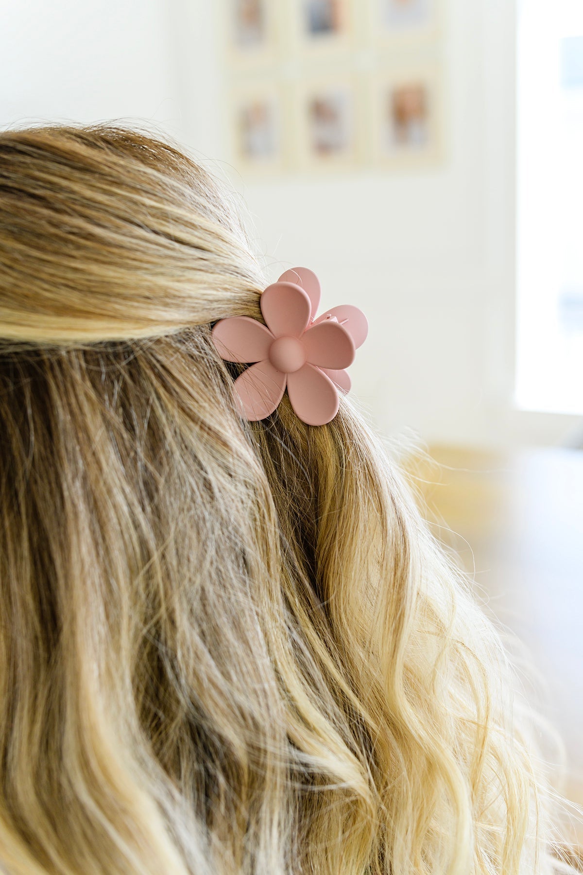 Daisy Claw in Light Pink