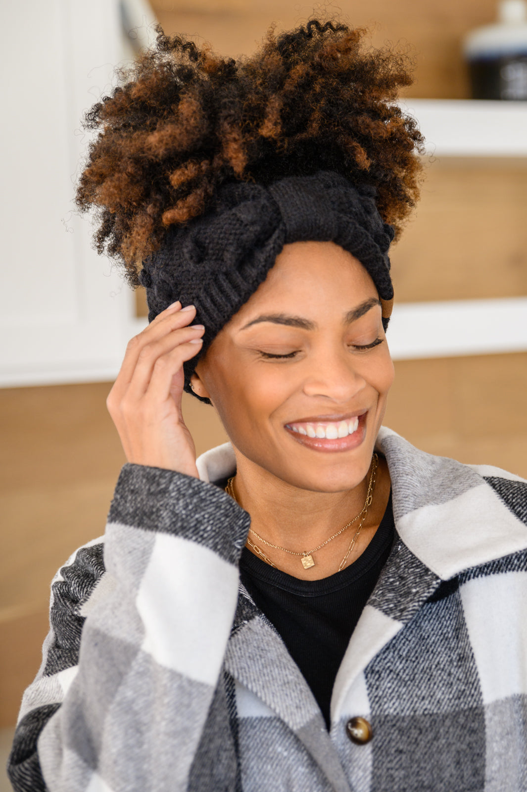 Pom Knit Headwrap In Black